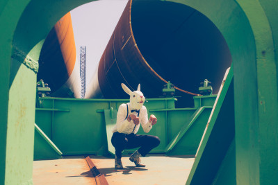 Fotodoos fotoshoot met latex konijnenmasker